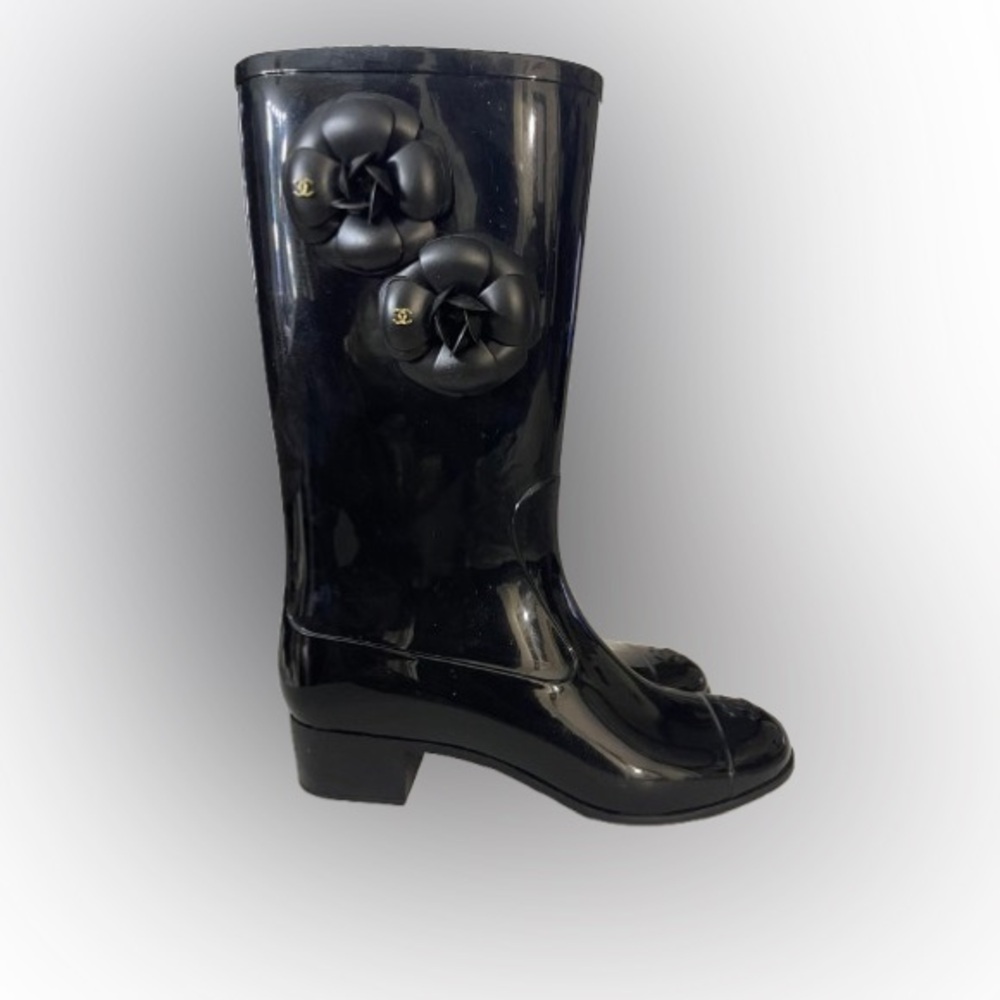 CHANEL Glossy Black Camellia Rain Boots